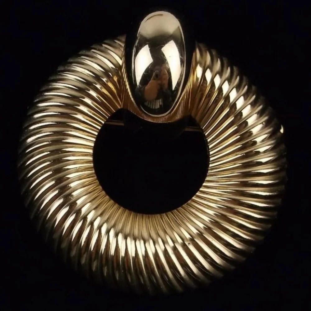Vintage 1970s Napier Gold Tone‎ Brooch